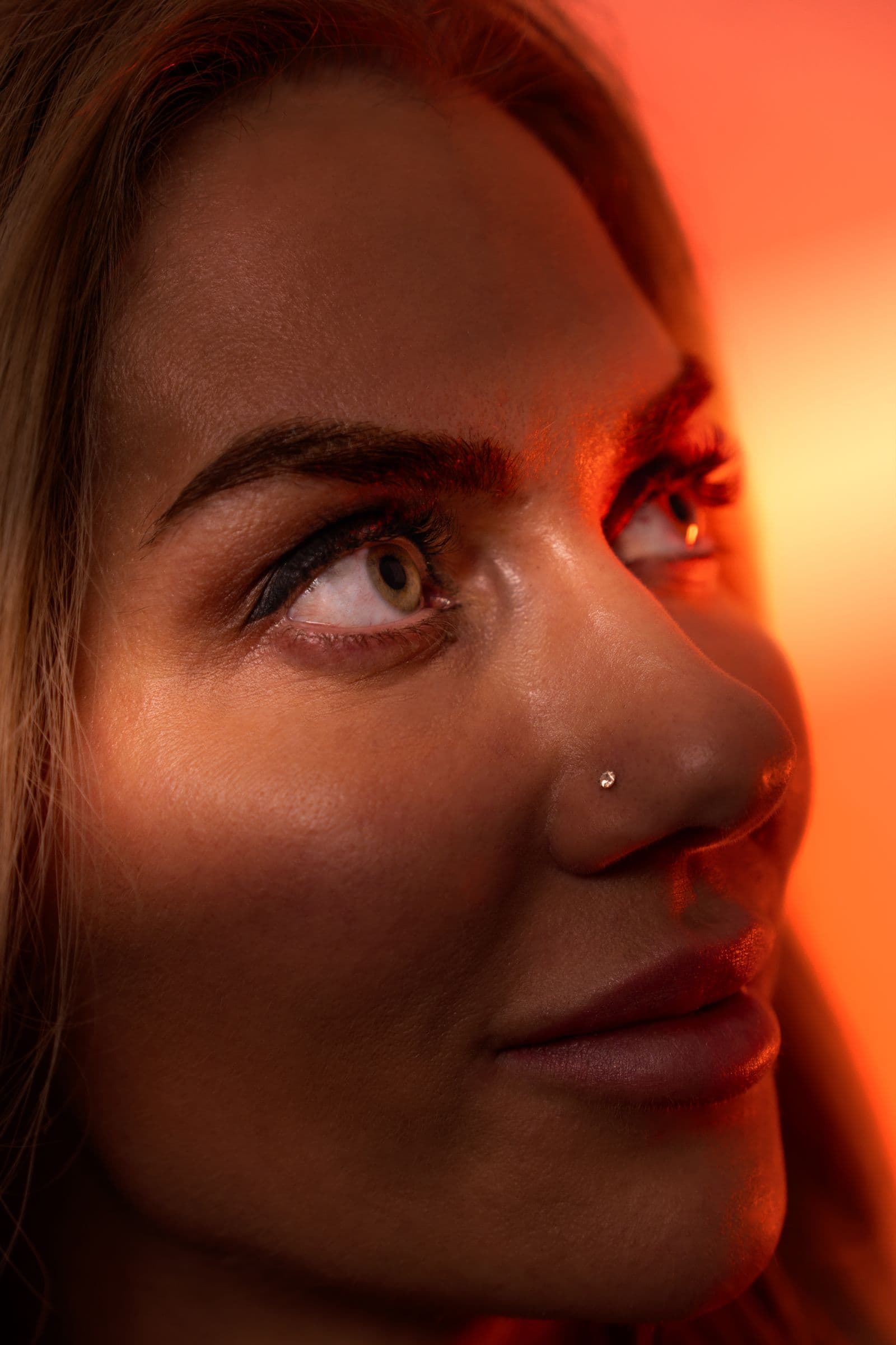 Portret beauty în lumină caldă